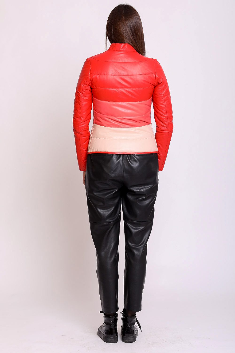 Приталенная укороченная женская куртка 43170