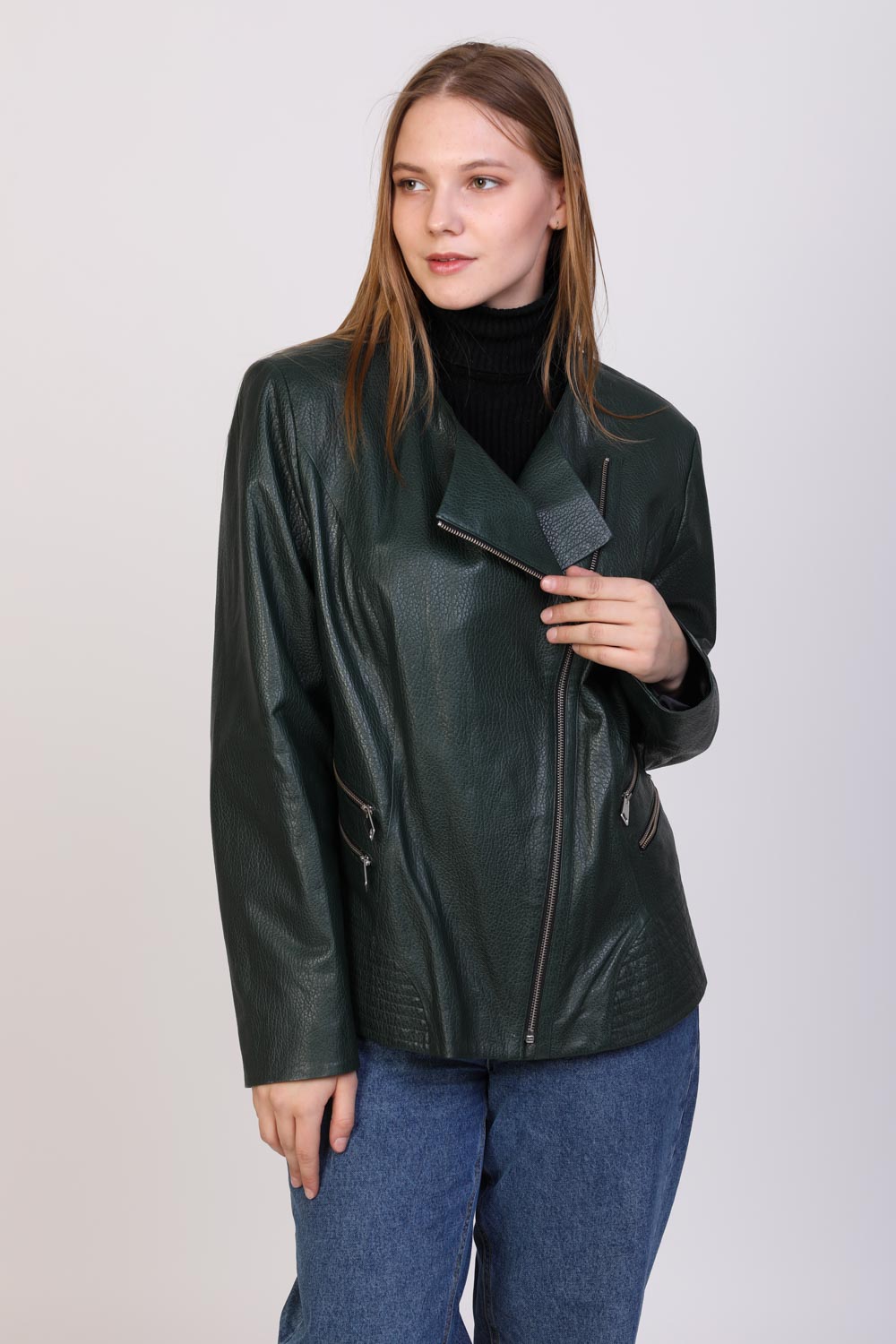 Укороченная женская кожаная куртка с косой молнией 47541